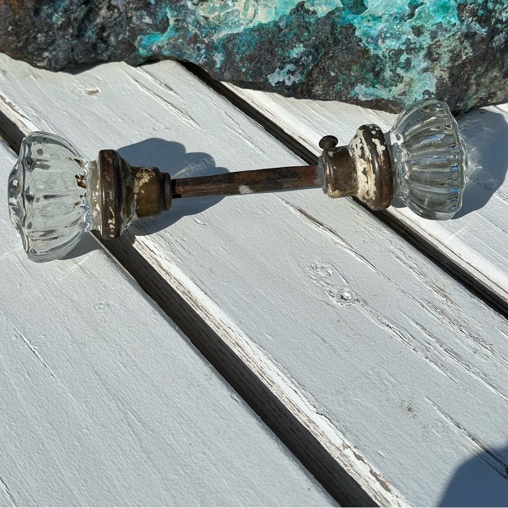 Antique Vintage 12-Point Fluted Glass Door Knobs Set with Spindle Architectural